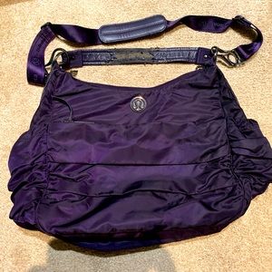 Lululemon large tote/ hobo/ gym bag arabesque?